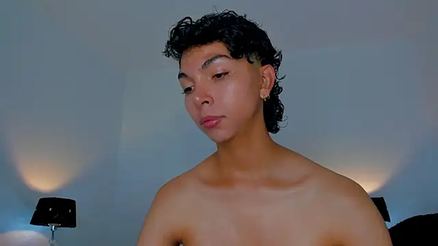 xhenisa  online show from 11, 11, 2025