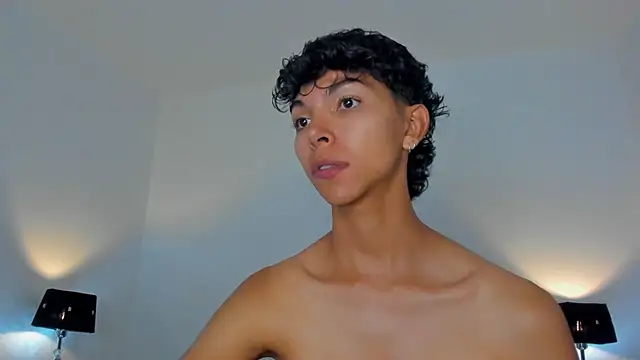 Snapshot of xhenisa_ chatting on 14, 7, 2026 xhenisa online show from 14, 7, 2026