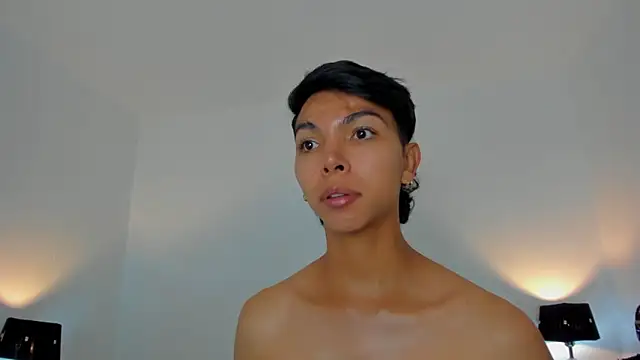 Snapshot of xhenisa_ chatting on 3, 4, 2026 xhenisa online show from 3, 4, 2026