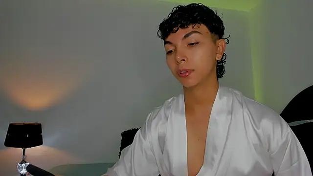 xhenisa  online show from 18, 9, 2025