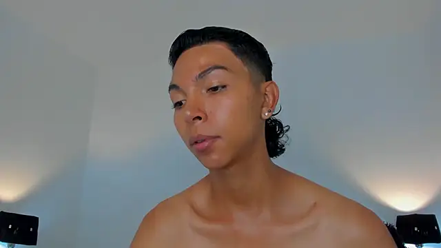 Snapshot of xhenisa_ chatting on 29, 4, 2026 xhenisa online show from 29, 4, 2026