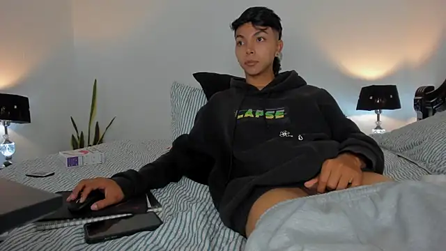 xhenisa  online show from 16, 2, 2026