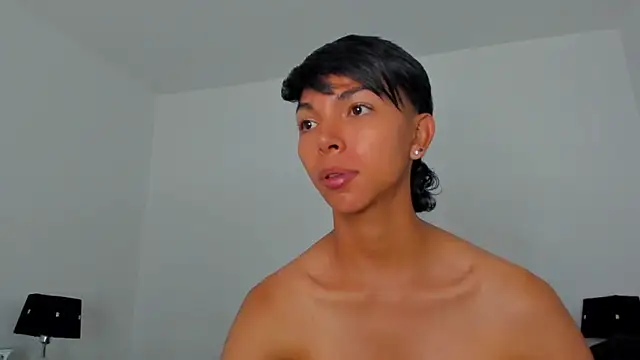 Snapshot of xhenisa_ chatting on 12, 5, 2026 xhenisa online show from 12, 5, 2026
