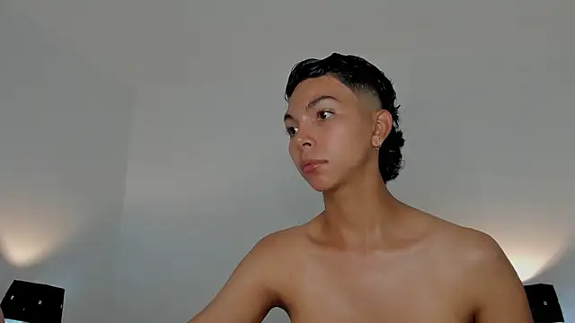 xhenisa  online show from 8, 1, 2026