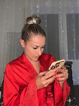 Snapshot of petrouchkaaa_ chatting on 16, 9, 2025 petrouchkaaa online show from 16, 9, 2025