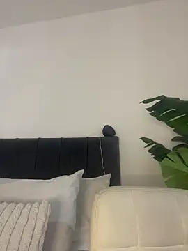 charlotteeruss online show from 1, 3, 2026