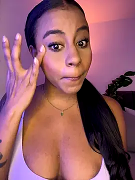 Snapshot of charlotteeruss chatting on 9, 10, 2025 charlotteeruss online show from 9, 10, 2025