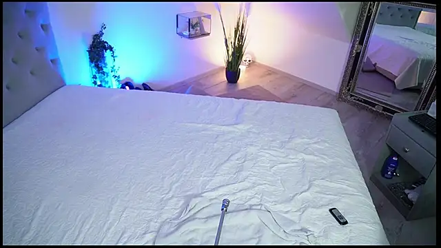 hotmilfbitch online show from 13, 7, 2026