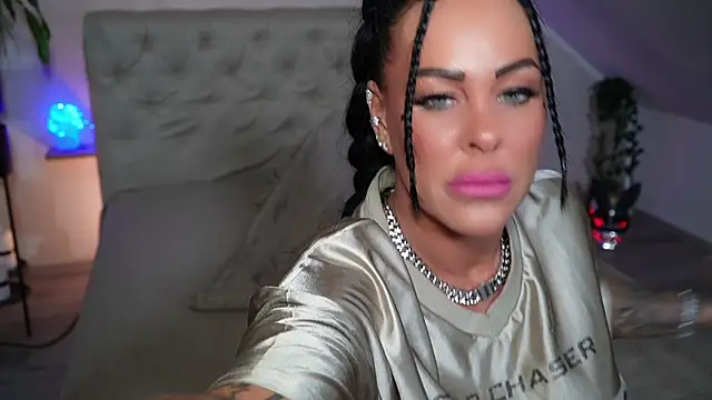 Snapshot of hotmilfbitch chatting on 30, 11, 2025 hotmilfbitch online show from 30, 11, 2025