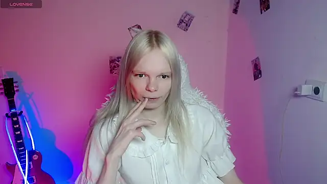 Snapshot of Emily_Nyaffee chatting on 4, 4, 2026 Emily Nyaffee online show from 4, 4, 2026