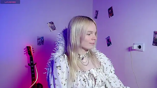 Snapshot of Emily_Nyaffee chatting on 24, 3, 2026 Emily Nyaffee online show from 24, 3, 2026
