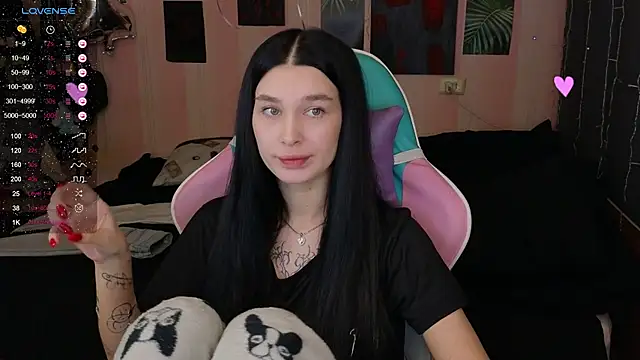 Snapshot of Amanda_Tender chatting on 4, 2, 2025 Amanda Tender online show from 4, 2, 2025