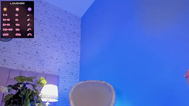 KarlynHoliss online show from 28, 12, 2024