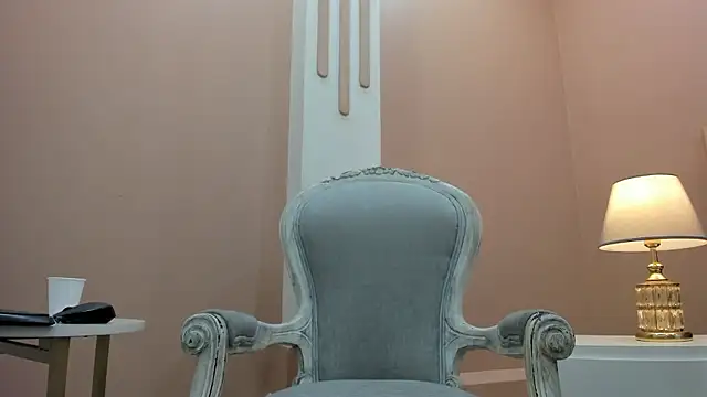 KarlynHoliss online show from 2, 12, 2024