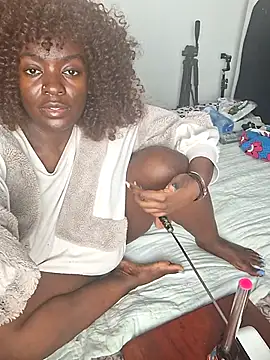 Snapshot of hornycreamybabe chatting on 17, 10, 2025 hornycreamybabe online show from 17, 10, 2025