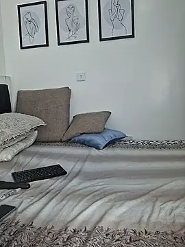 Snapshot of hornycreamybabe chatting on 11, 10, 2025 hornycreamybabe online show from 11, 10, 2025