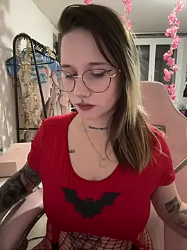 Snapshot of sullye chatting on 14, 12, 2024 sullye online show from 14, 12, 2024