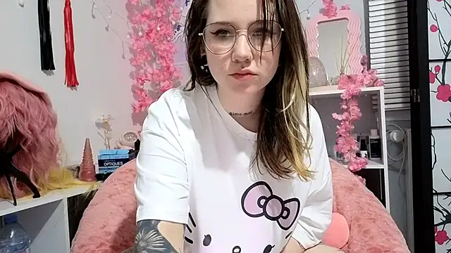 Snapshot of sullye chatting on 8, 3, 2025 sullye online show from 8, 3, 2025
