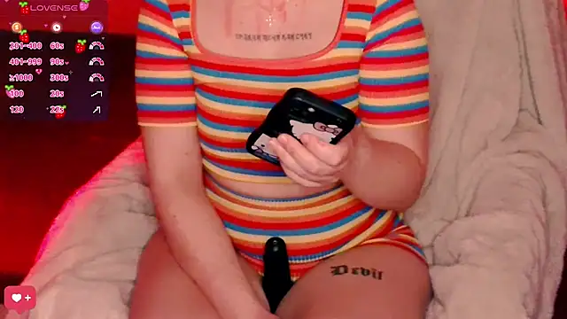 Snapshot of PetiteAngel666 chatting on 6, 2, 2026 PetiteAngel666 online show from 6, 2, 2026