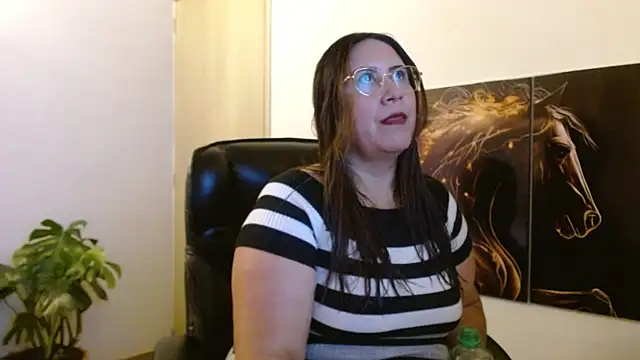 amalia brunette online show from 17, 4, 2026