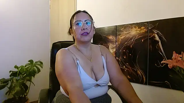 Snapshot of amalia_brunette chatting on 4, 5, 2026 amalia brunette online show from 4, 5, 2026