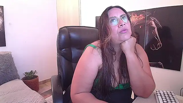 amalia brunette online show from 17, 7, 2026