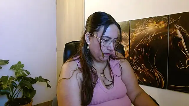Snapshot of amalia_brunette chatting on 11, 6, 2026 amalia brunette online show from 11, 6, 2026