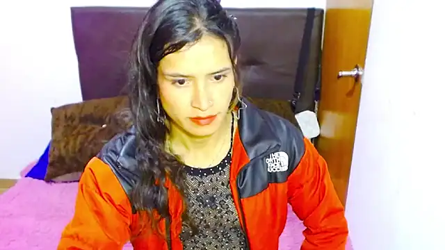Snapshot of Queen_camila chatting on 14, 1, 2025 Queen camila online show from 14, 1, 2025