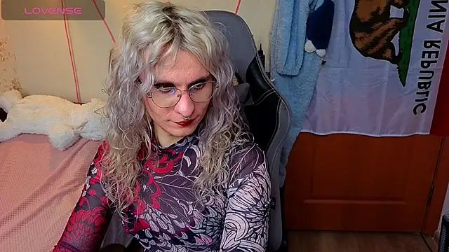 Lori Myaf online show from 28, 4, 2026