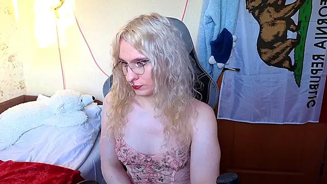 Lori Myaf online show from 24, 3, 2026