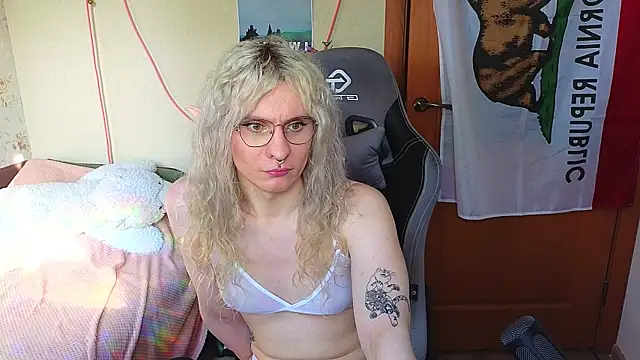 Lori Myaf online show from 20, 5, 2026