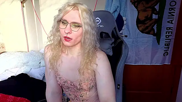 Lori Myaf online show from 27, 3, 2026