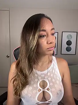DianaHopson online show from 28, 2, 2025