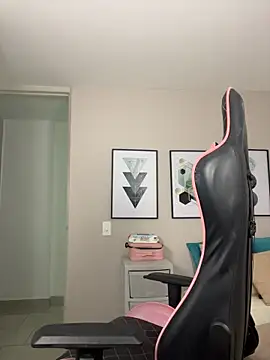 DianaHopson online show from 13, 11, 2025