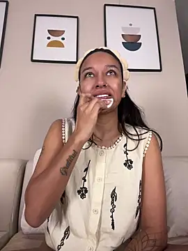 Snapshot of DianaHopson chatting on 24, 4, 2026 DianaHopson online show from 24, 4, 2026