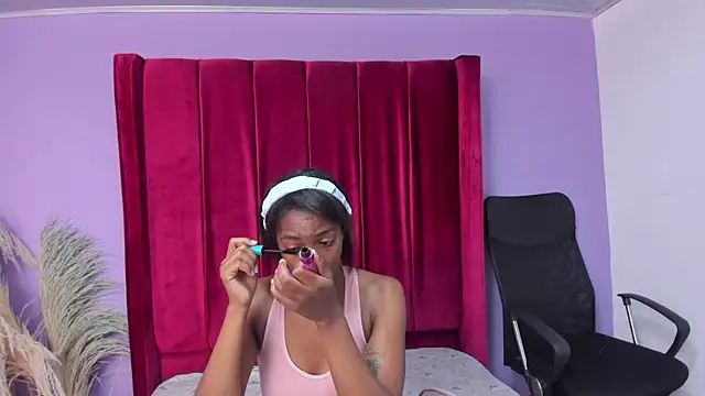 Snapshot of Shanelle__ chatting on 5, 5, 2026 Shanelle online show from 5, 5, 2026