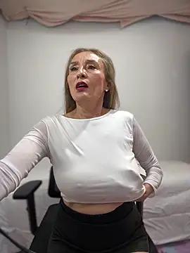 Snapshot of lilian_prada chatting on 2, 11, 2025 lilian prada online show from 2, 11, 2025