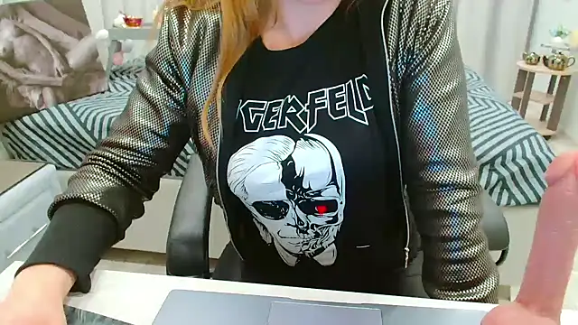 EveLove33 online show from 4, 4, 2026