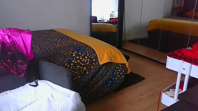 sarametisse26 online show from 12, 2, 2026