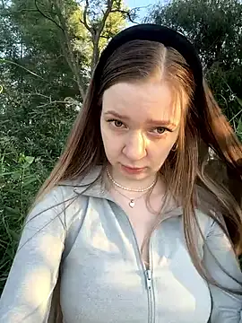 EvaWhite  online show from 16, 9, 2025