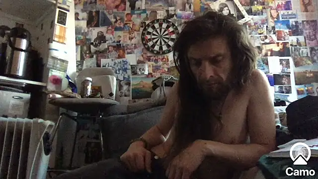 Snapshot of DownstairsSky chatting on 18, 12, 2025 DownstairsSky online show from 18, 12, 2025
