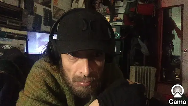 Snapshot of DownstairsSky chatting on 28, 10, 2025 DownstairsSky online show from 28, 10, 2025