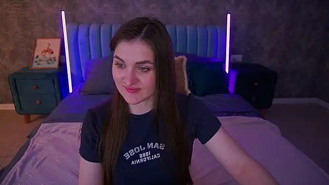 EmmyCharmm online show from 5, 4, 2026