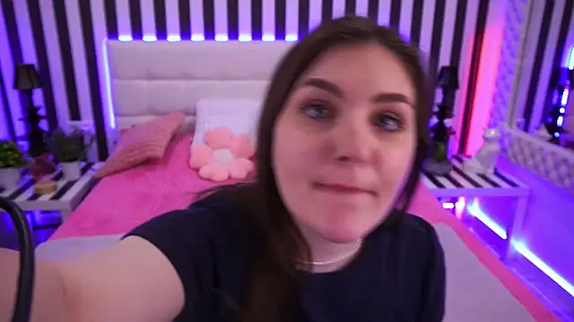 EmmyCharmm online show from 7, 4, 2026