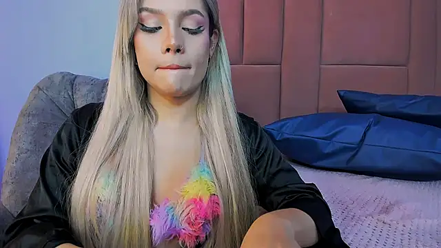 Keendall   online show from 6, 12, 2024