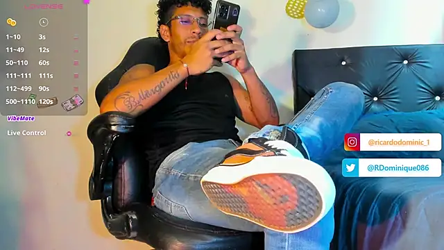 Snapshot of FuckHardlove chatting on 8, 2, 2025 FuckHardlove online show from 8, 2, 2025