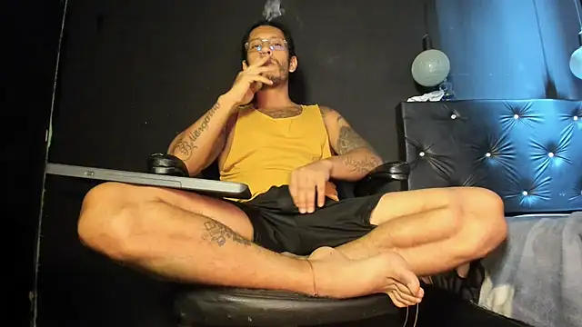 Snapshot of FuckHardlove chatting on 4, 6, 2026 FuckHardlove online show from 4, 6, 2026