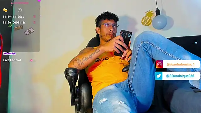Snapshot of FuckHardlove chatting on 31, 1, 2025 FuckHardlove online show from 31, 1, 2025