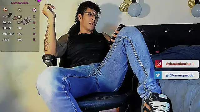 Snapshot of FuckHardlove chatting on 4, 3, 2025 FuckHardlove online show from 4, 3, 2025