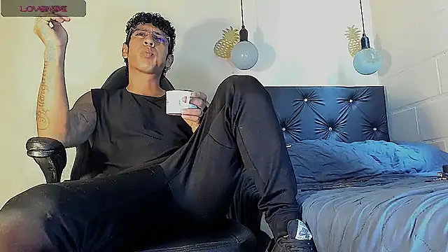 Snapshot of FuckHardlove chatting on 2, 3, 2025 FuckHardlove online show from 2, 3, 2025